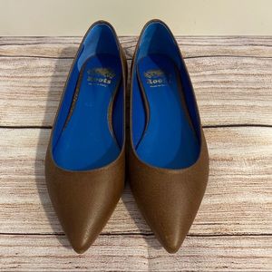 ROOTS tribe flats size 35